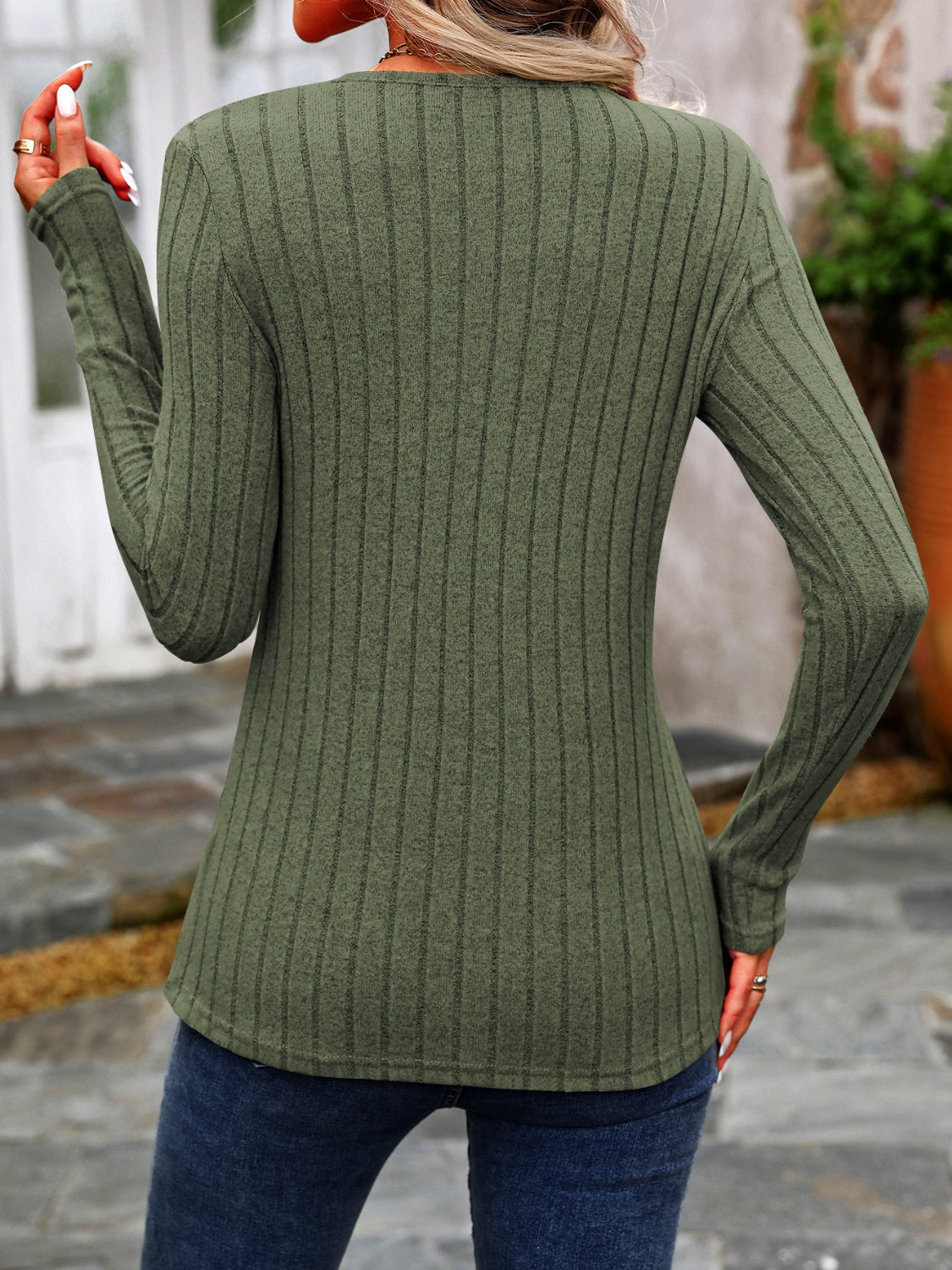 Effortlessly Elegant T-Shirt with a Timeless Design