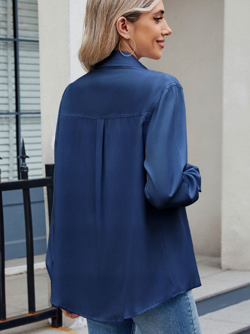 Well Tailored Shirt with a Graceful Silhouette