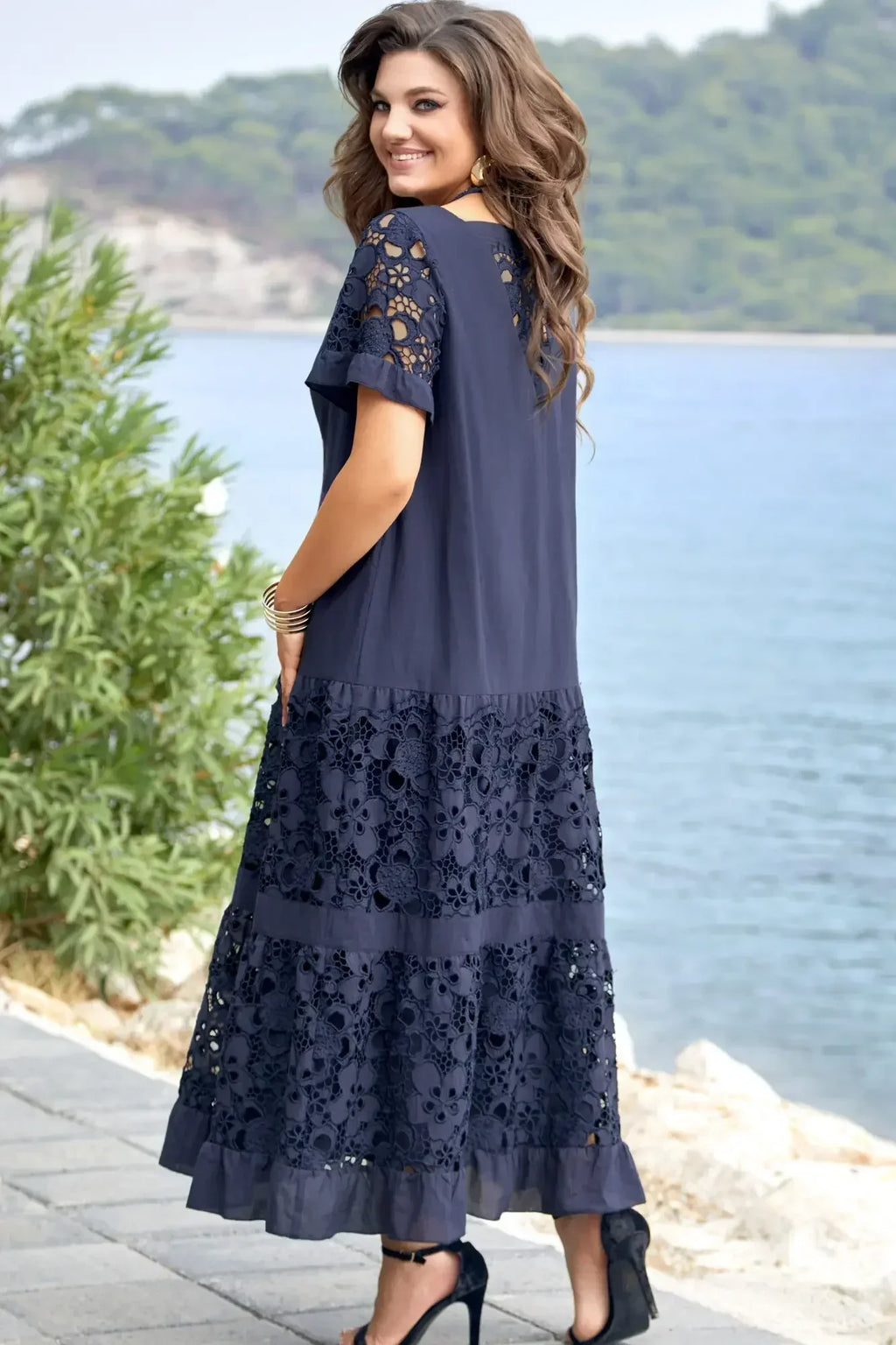Well Tailored Dress with a Graceful Silhouette