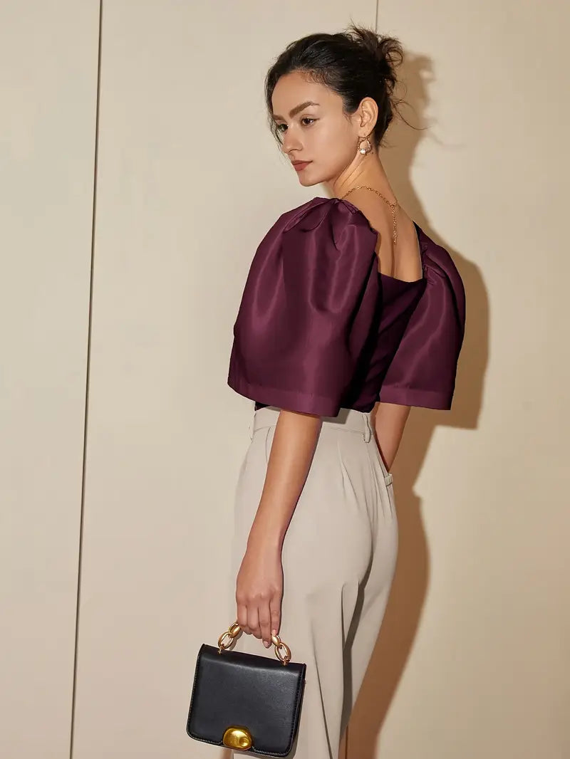 Well Tailored Blouse with a Graceful Silhouette