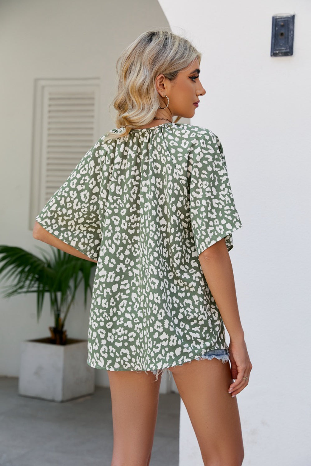 Classic Vintage Blouse with a Flattering Fit