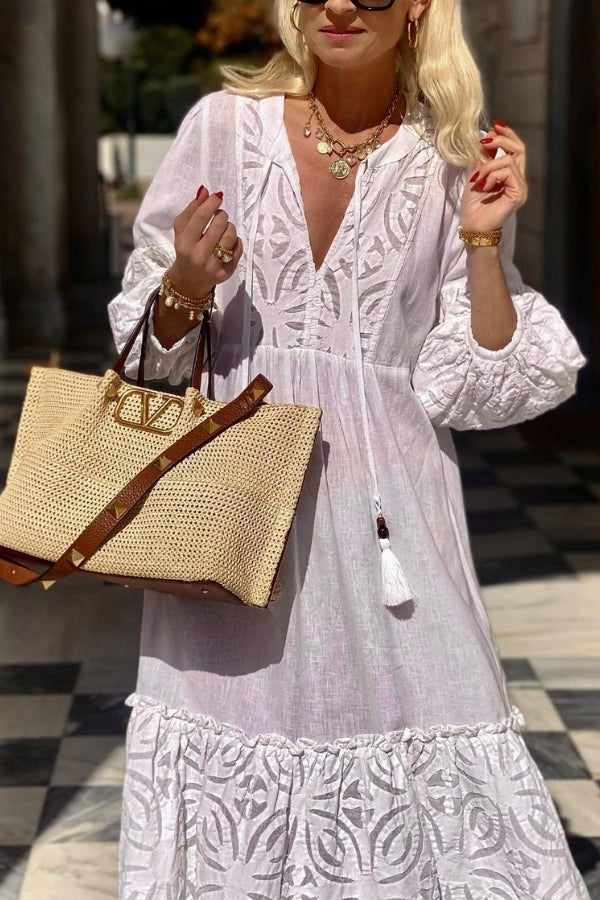 Effortlessly Elegant Dress with a Timeless Design