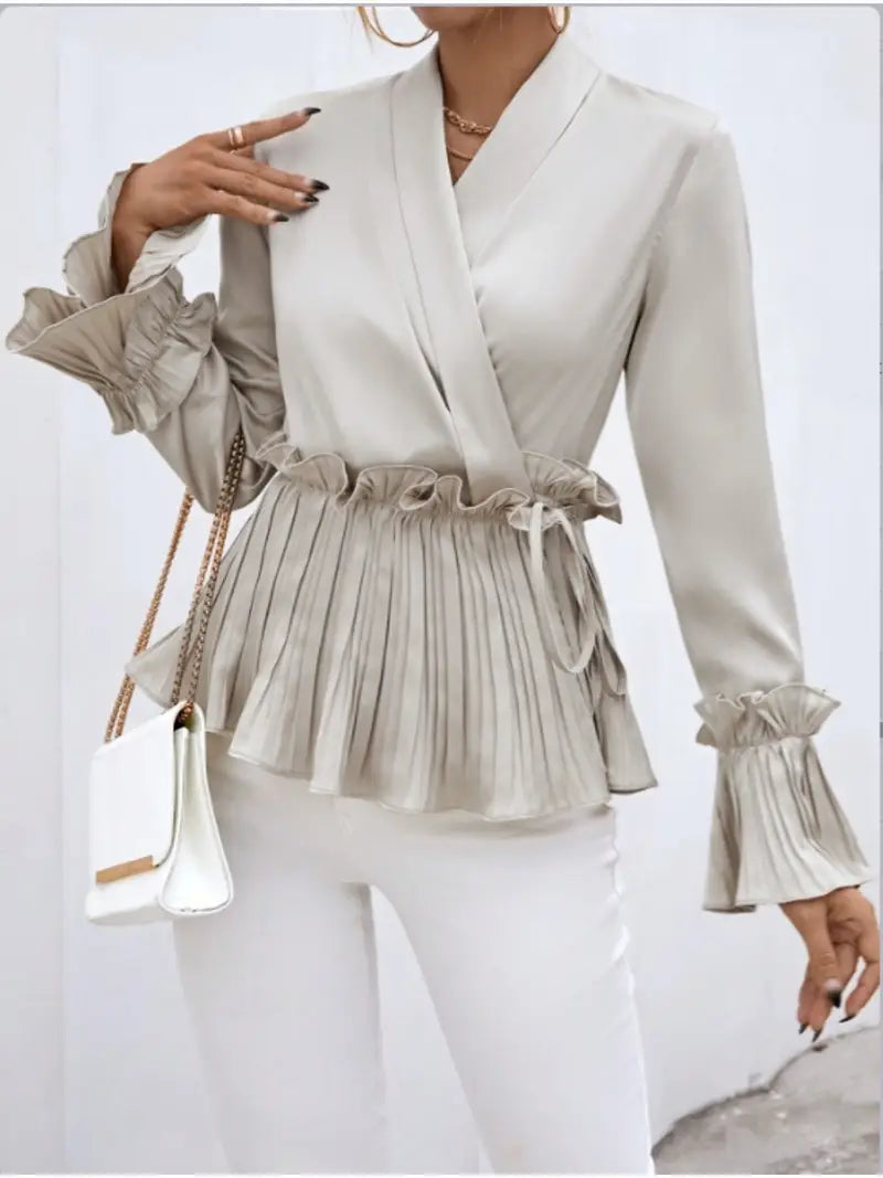 Effortlessly Elegant Blouse with a Timeless Design