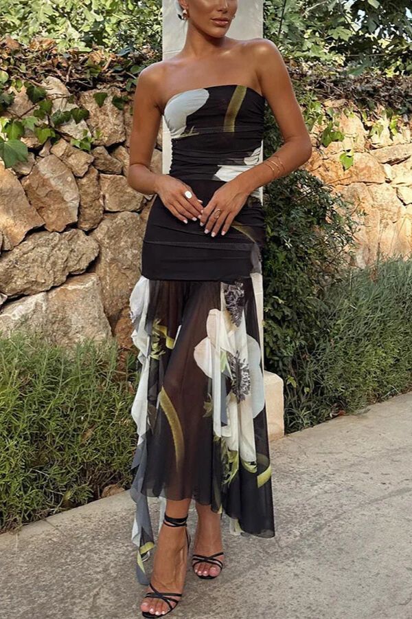 Beautifully Finished Dress in a Timeless Design