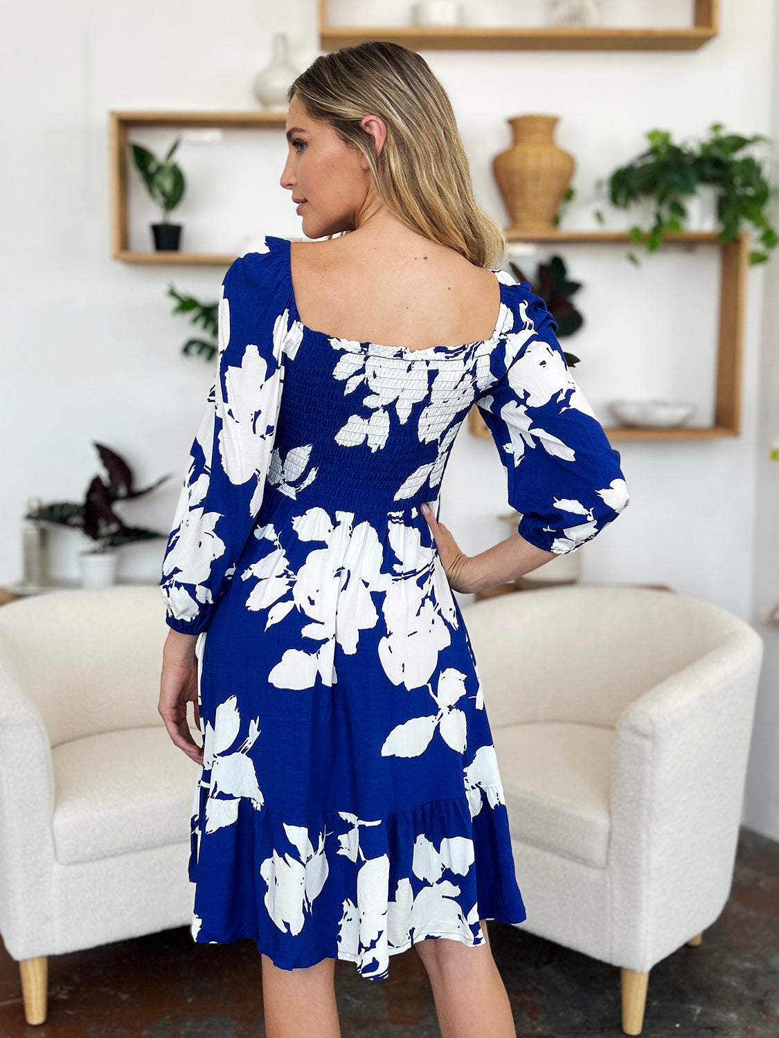 Effortlessly Elegant Dress with a Timeless Design