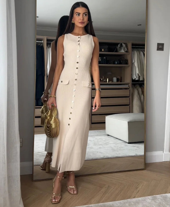 Classic Vintage Dress with a Flattering Fit