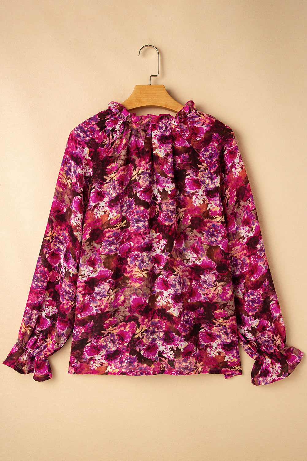 Effortlessly Elegant Blouse with a Timeless Design