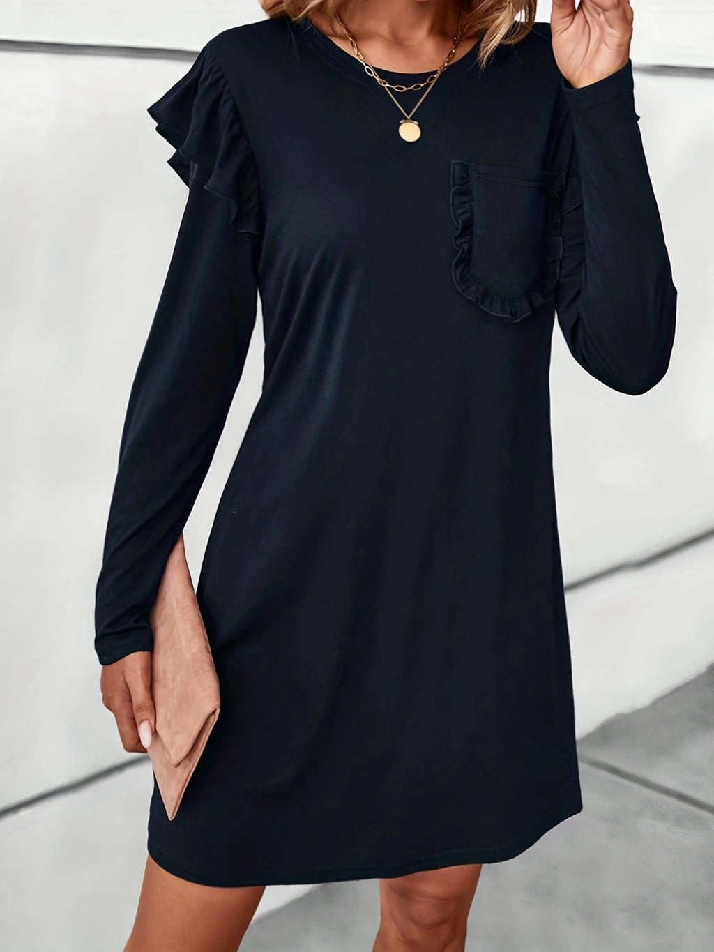 Well Tailored Dress with a Graceful Silhouette