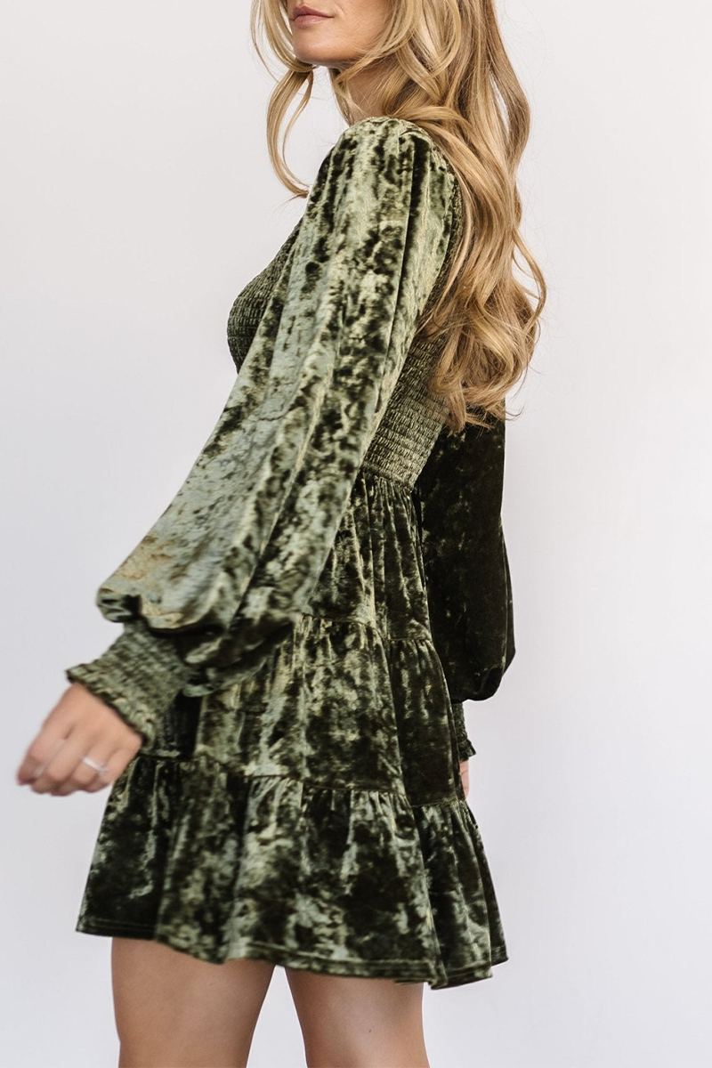 Well Tailored Dress with a Graceful Silhouette