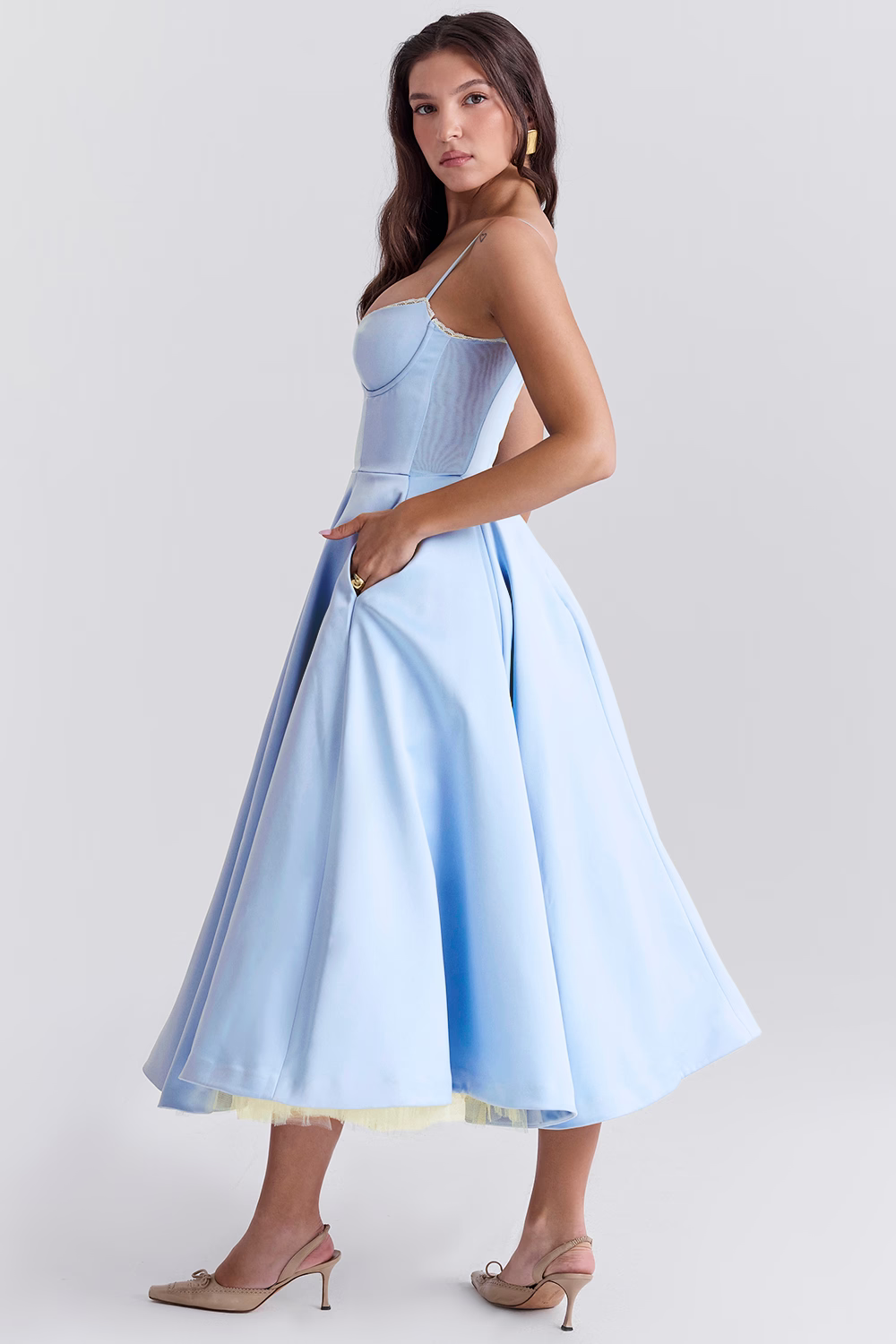 Beautifully Finished Dress in a Timeless Design