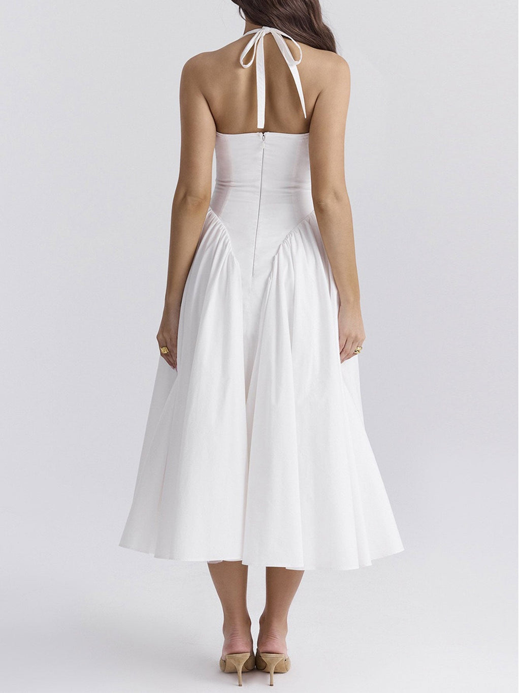 Well Tailored Dress with a Graceful Silhouette