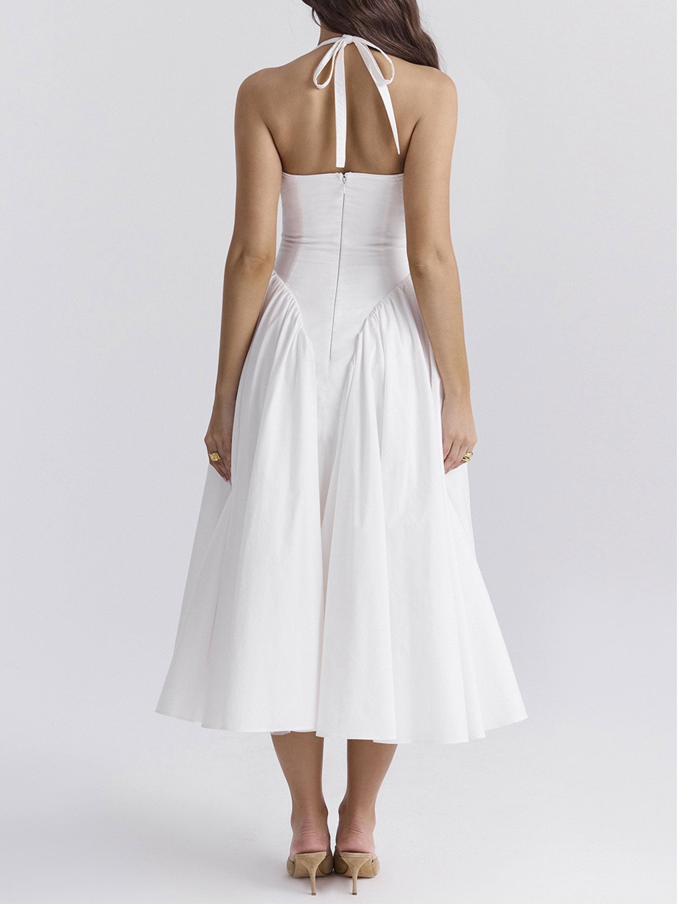 Well Tailored Dress with a Graceful Silhouette