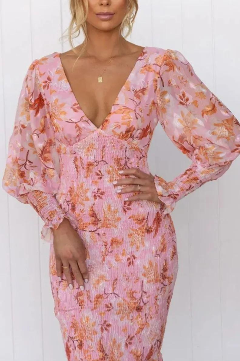 Beautifully Finished Dress in a Timeless Design
