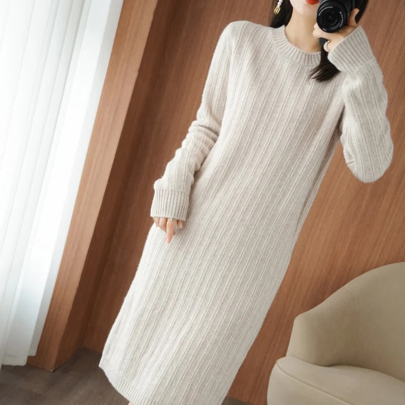 Beautifully Finished Dress in a Timeless Design