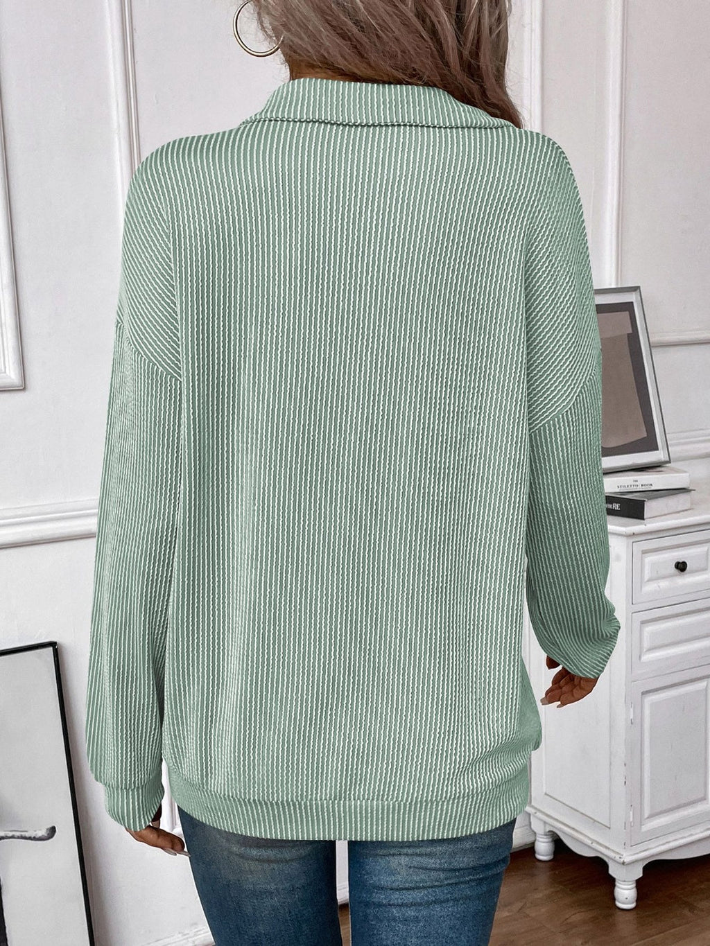 Effortlessly Elegant T-Shirt with a Timeless Design