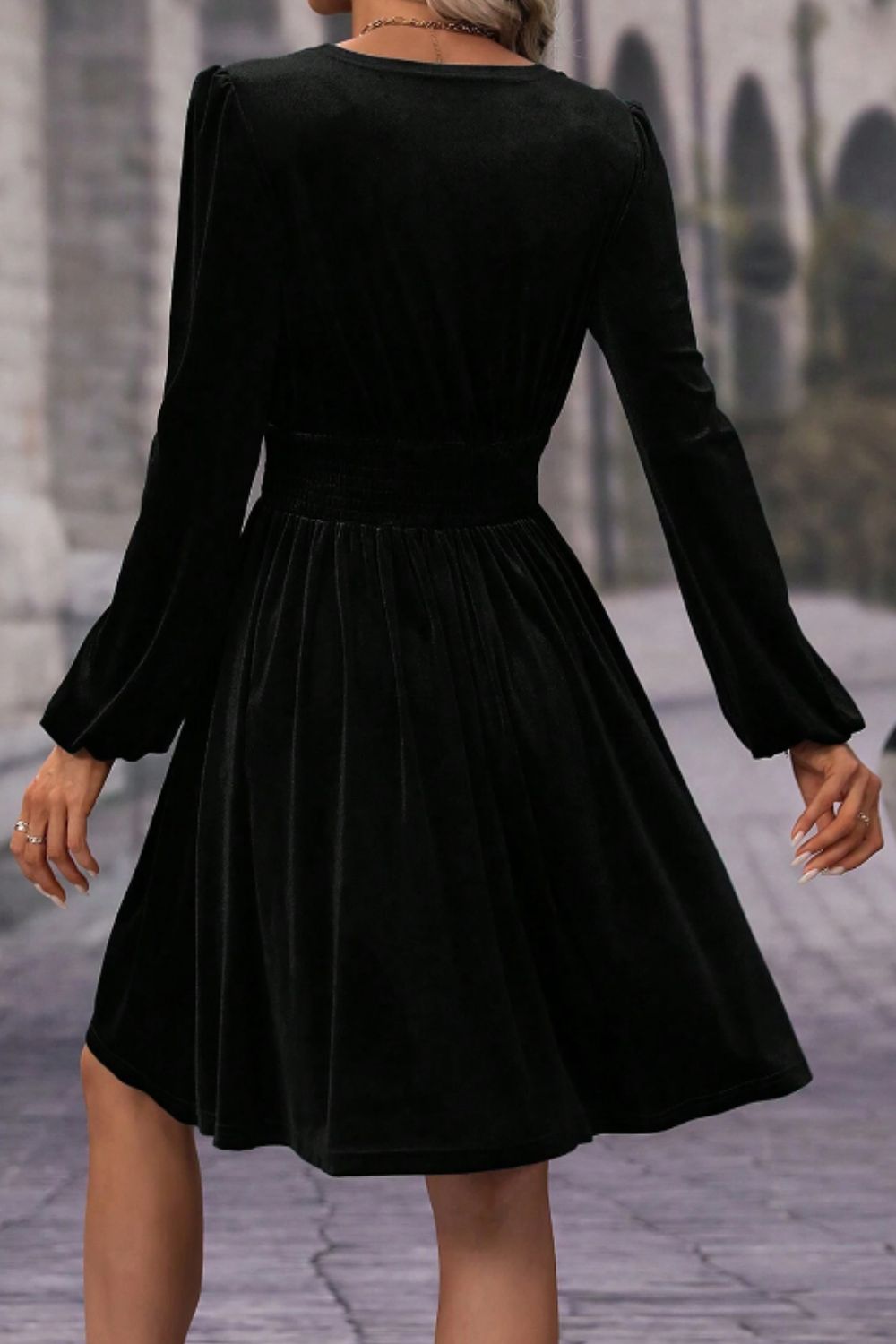 Beautifully Finished Dress in a Timeless Design