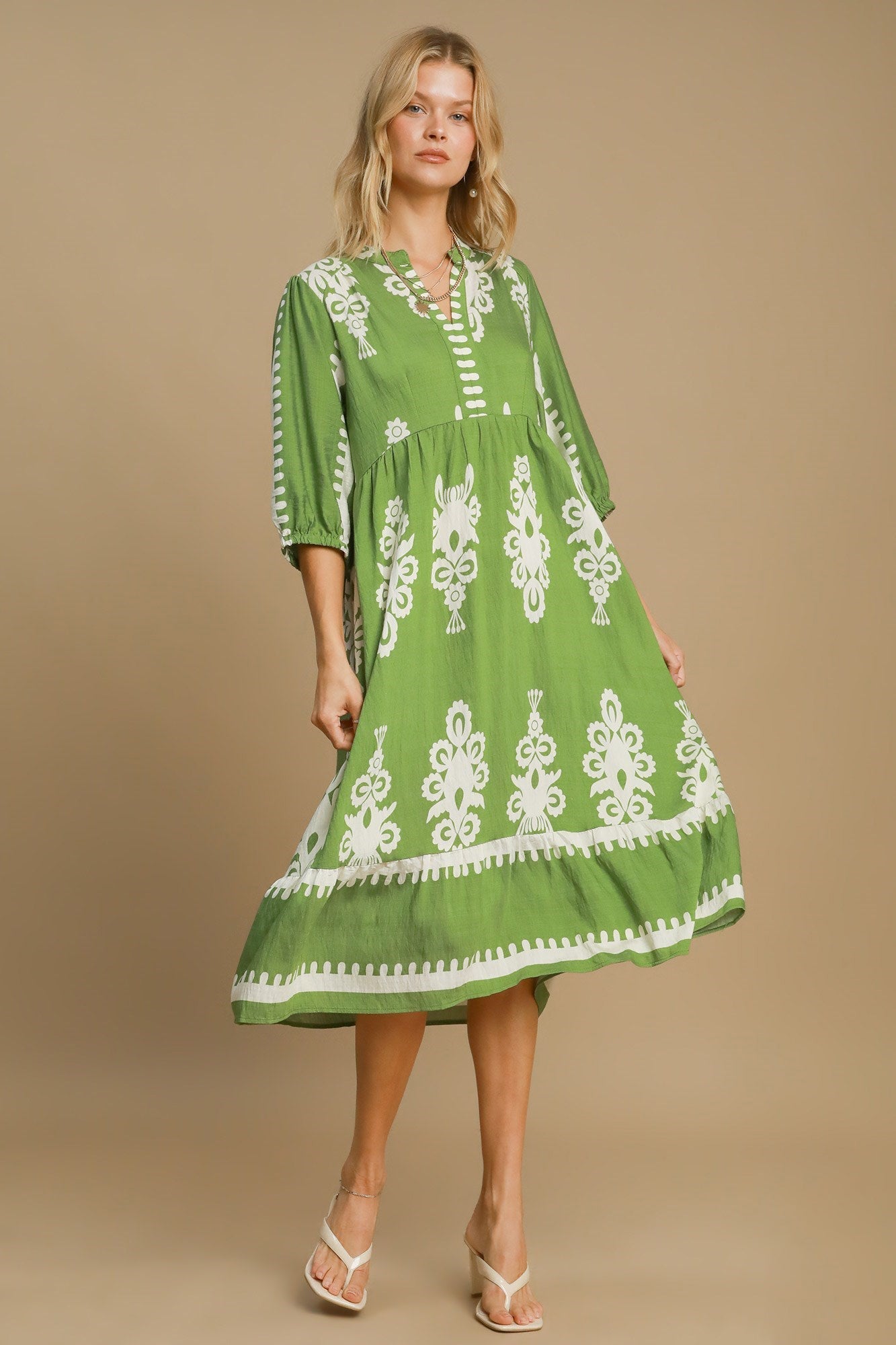 Beautifully Finished Dress in a Timeless Design