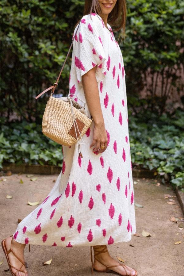 Beautifully Finished Dress in a Timeless Design
