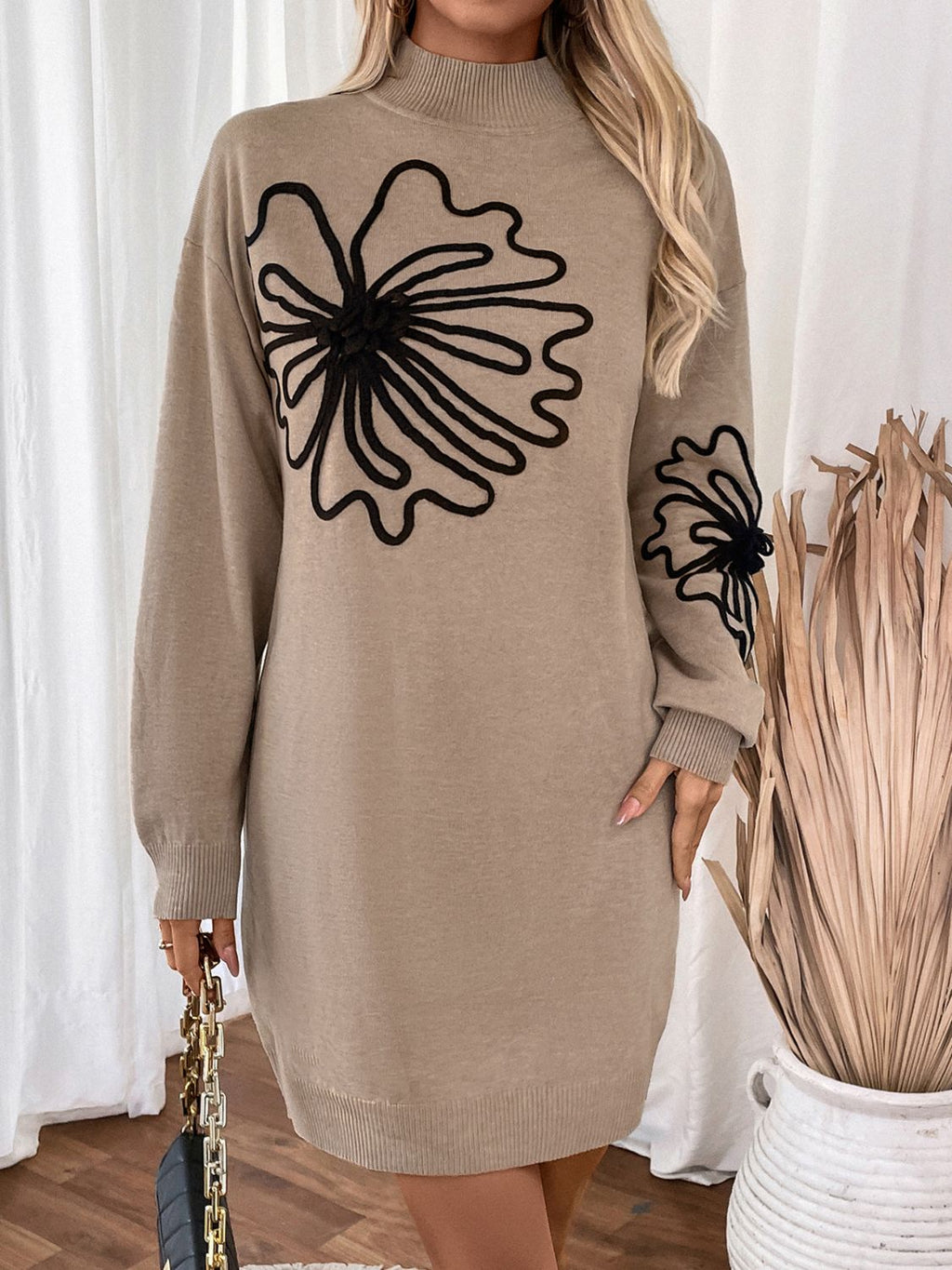 Effortlessly Elegant Sweater with a Timeless Design