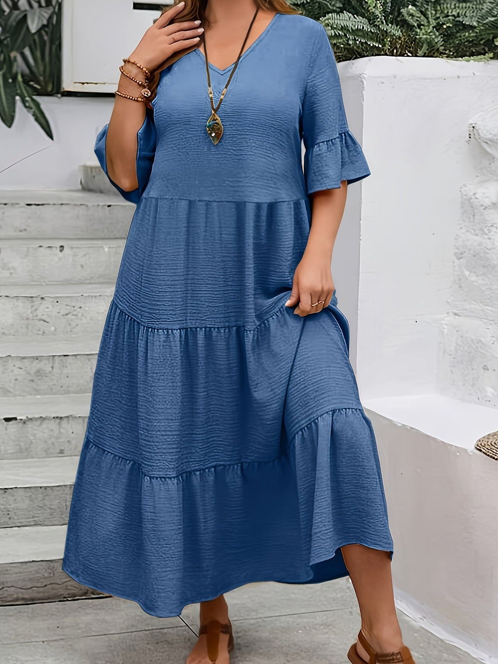 Well Tailored Dress with a Graceful Silhouette