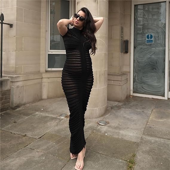 Beautifully Finished Dress in a Timeless Design