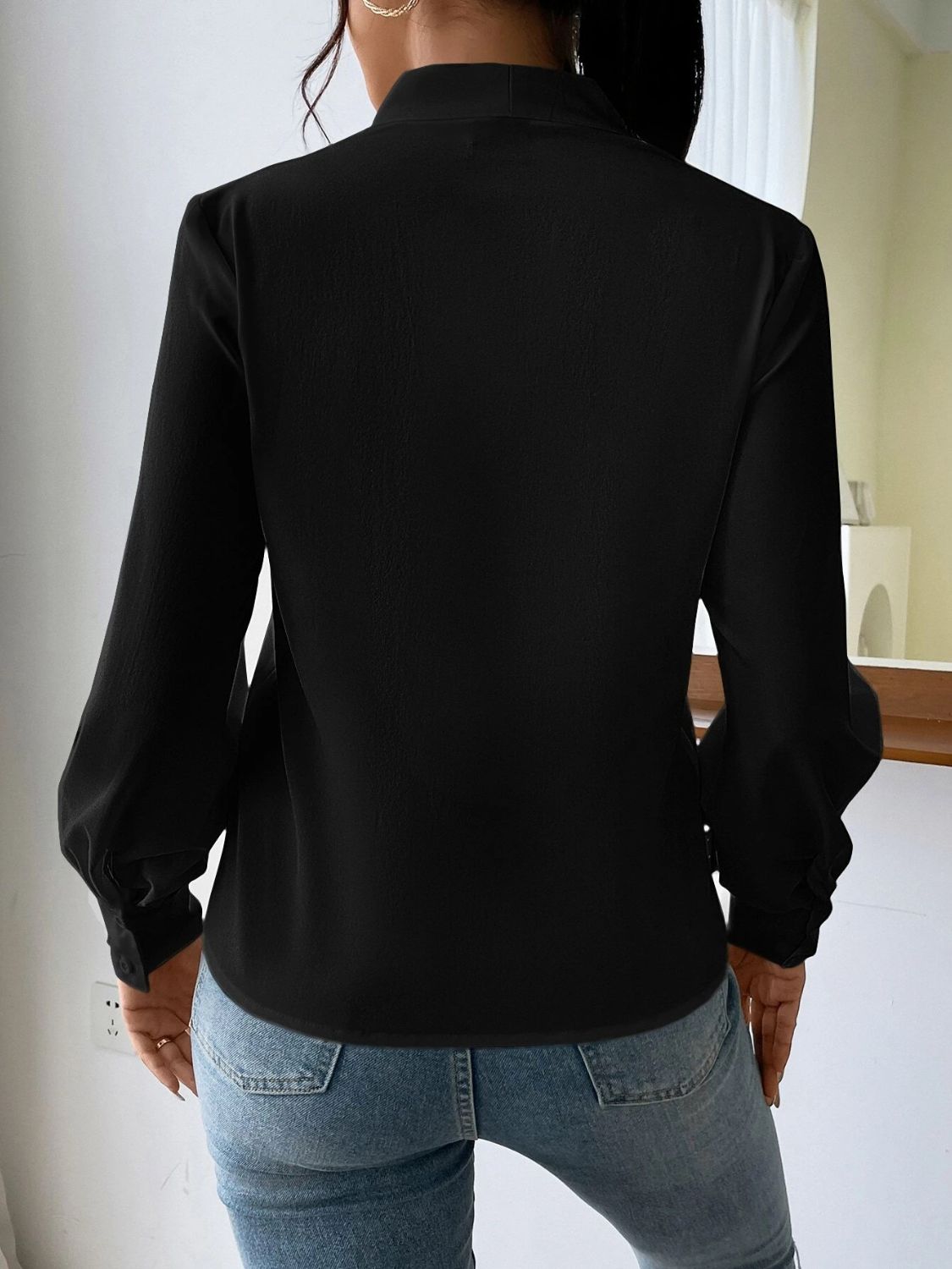 Effortlessly Elegant Shirt with a Timeless Design