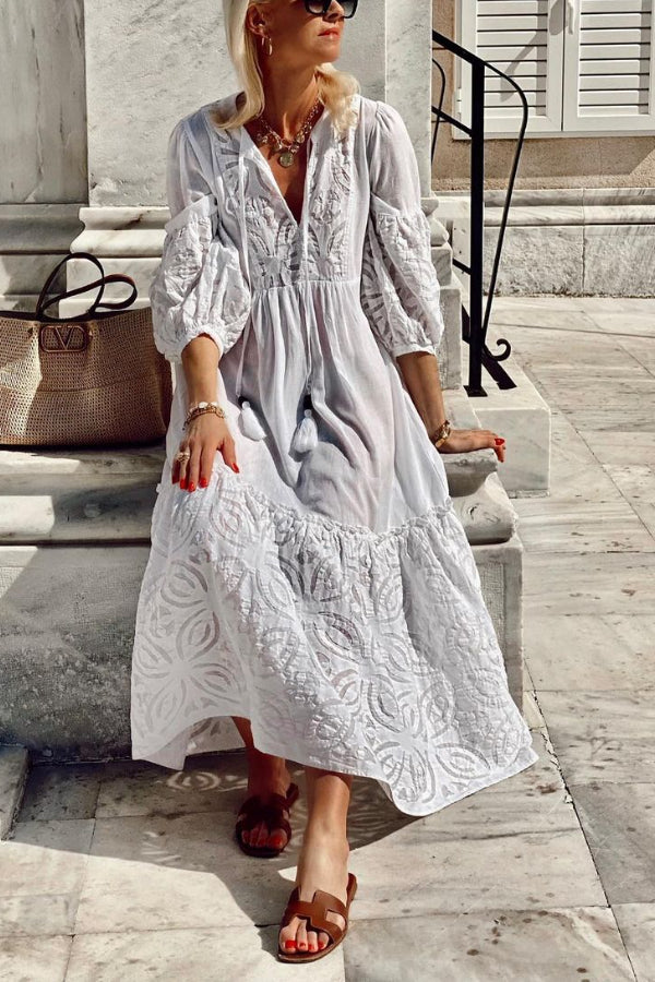 Effortlessly Elegant Dress with a Timeless Design