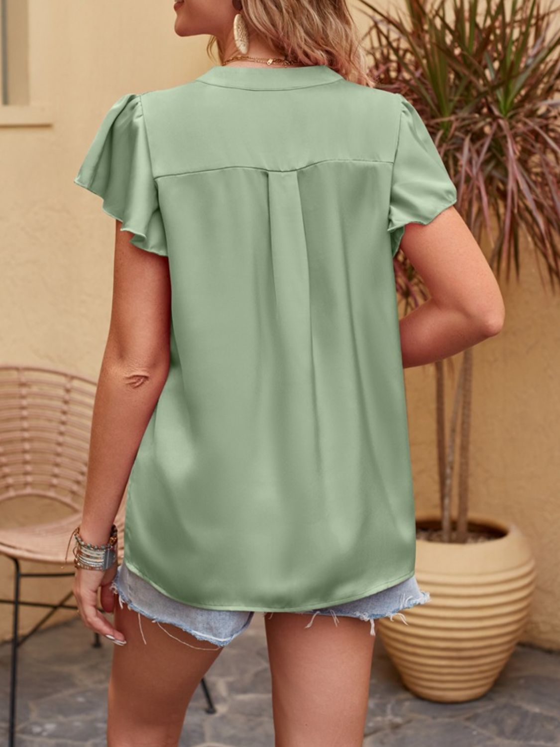 Sophisticated Blouse with a Clean Classic Look