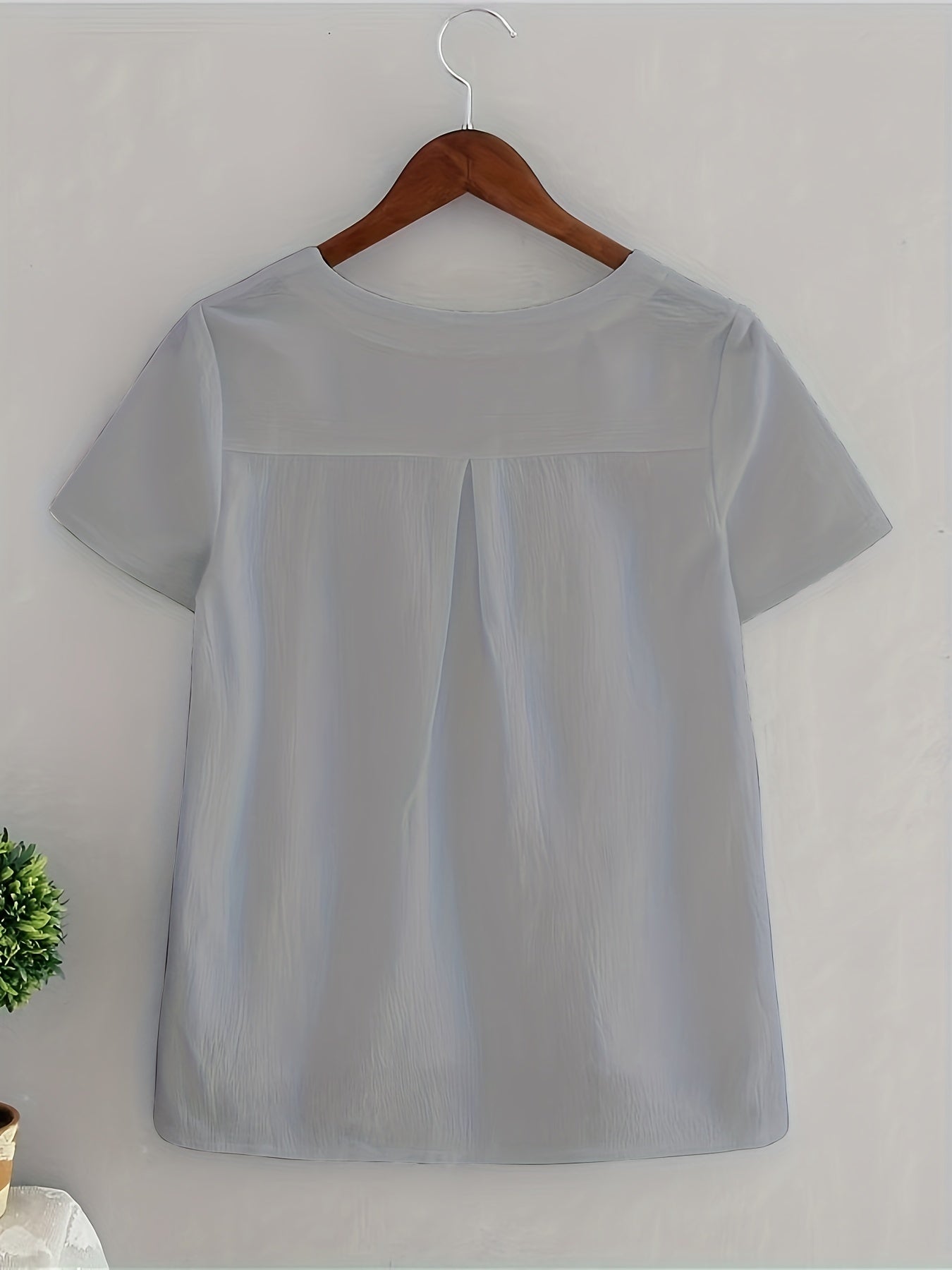 Beautifully Crafted Blouse in a Classic Style