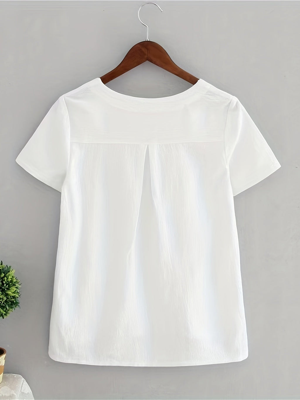Beautifully Crafted Blouse in a Classic Style