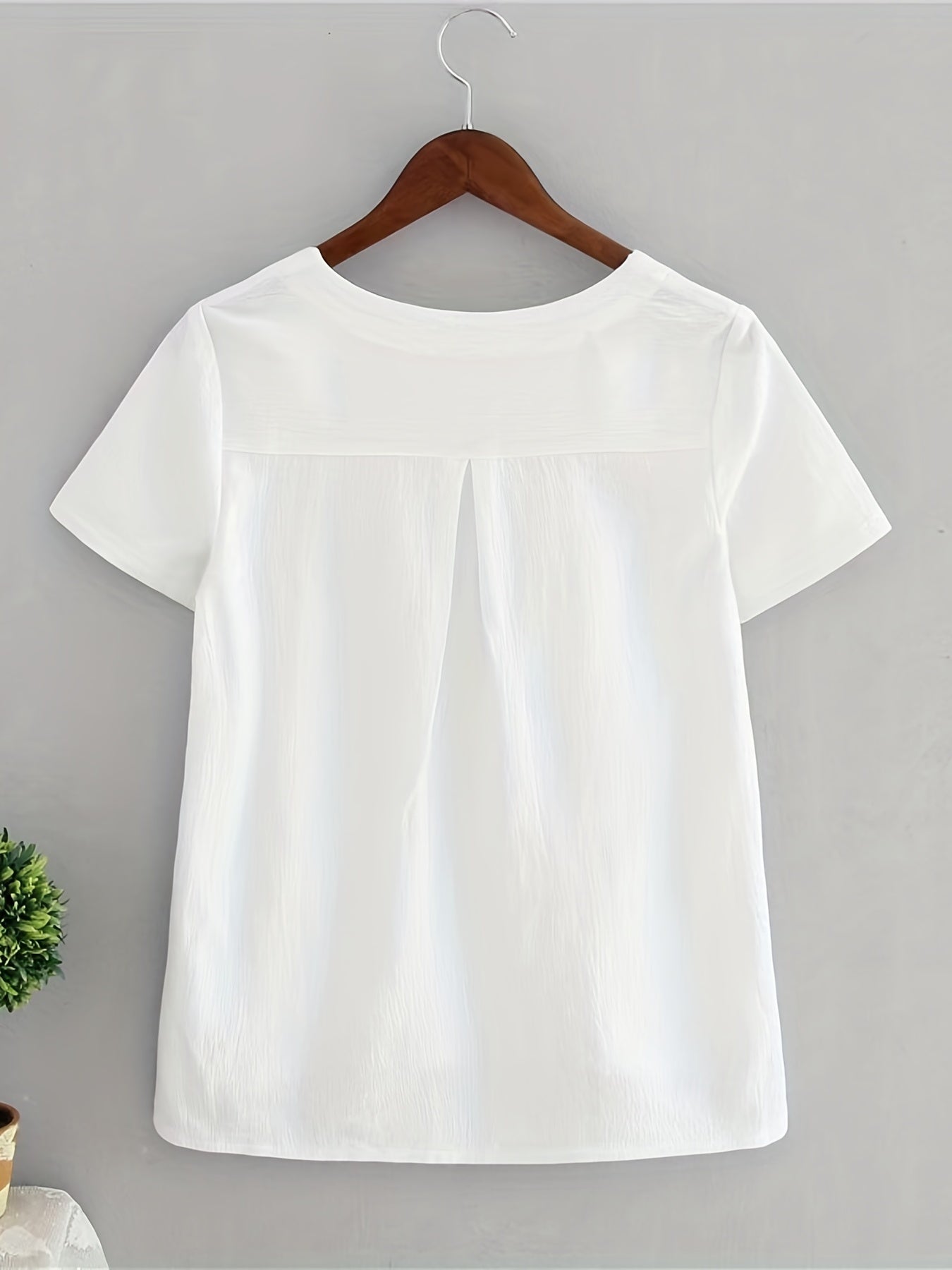 Beautifully Crafted Blouse in a Classic Style