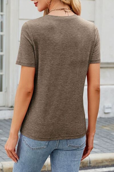 Well Tailored T-Shirt with a Graceful Silhouette