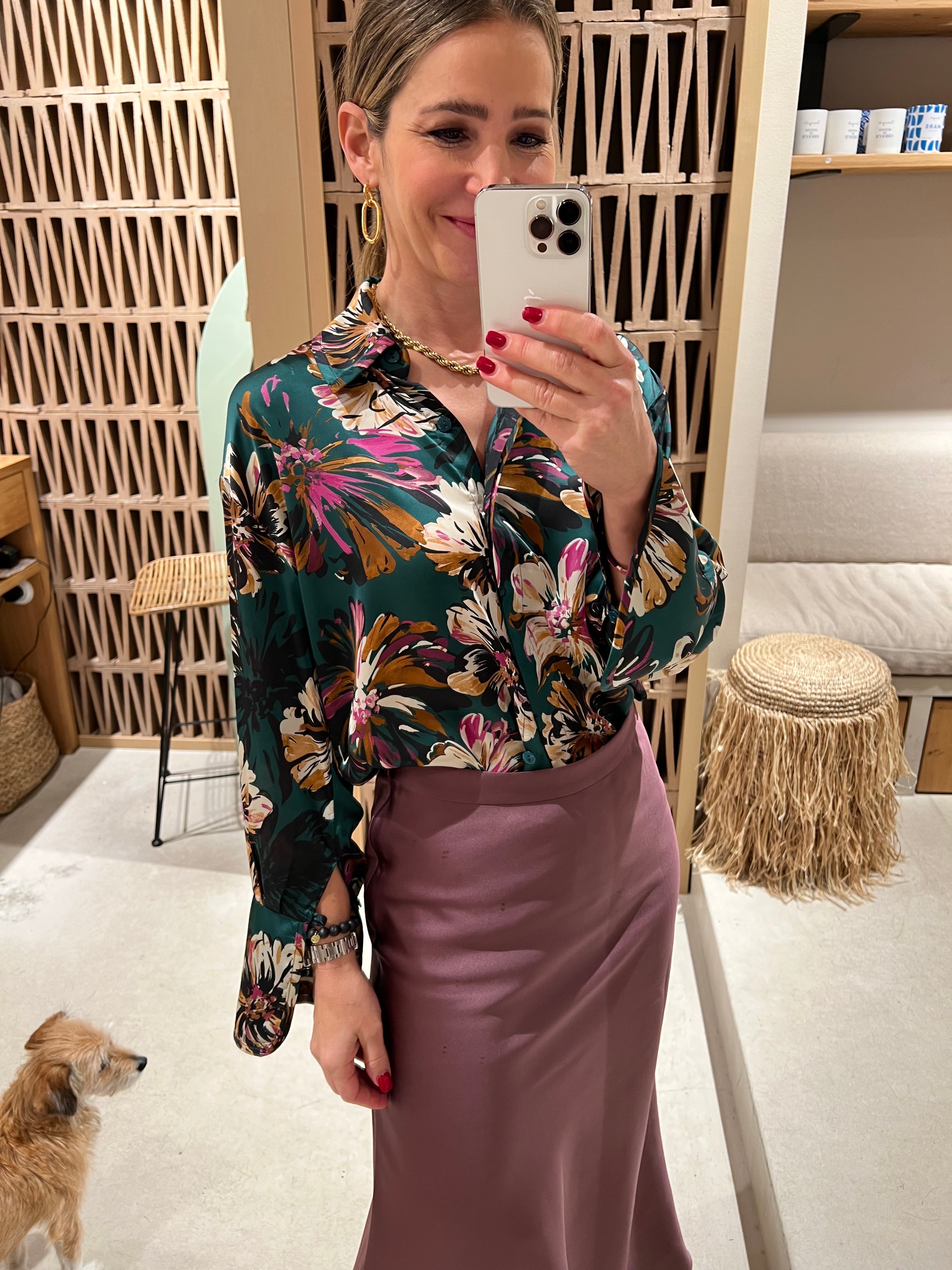 Gracefully Styled Blouse for Any Occasion