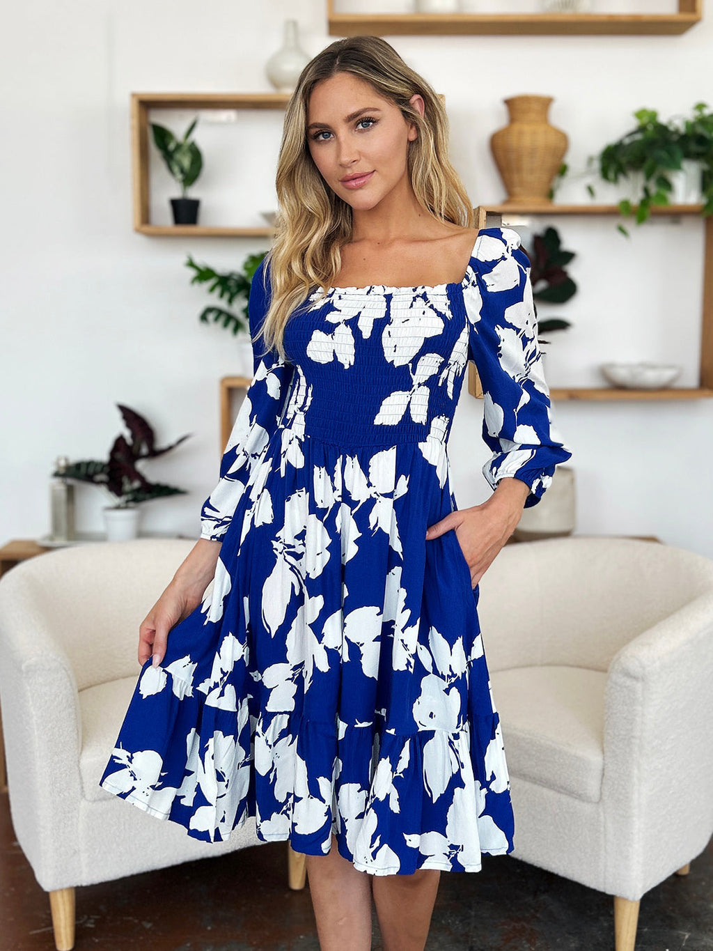 Effortlessly Elegant Dress with a Timeless Design