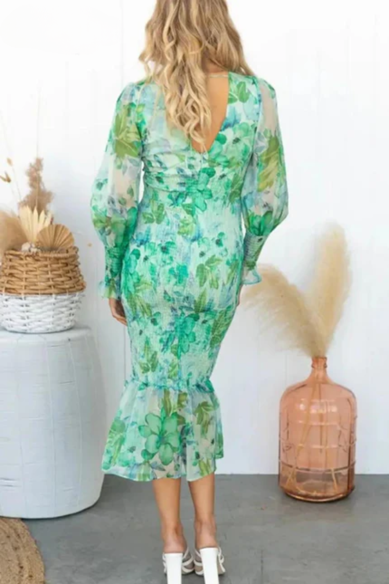 Well Tailored Dress with a Graceful Silhouette