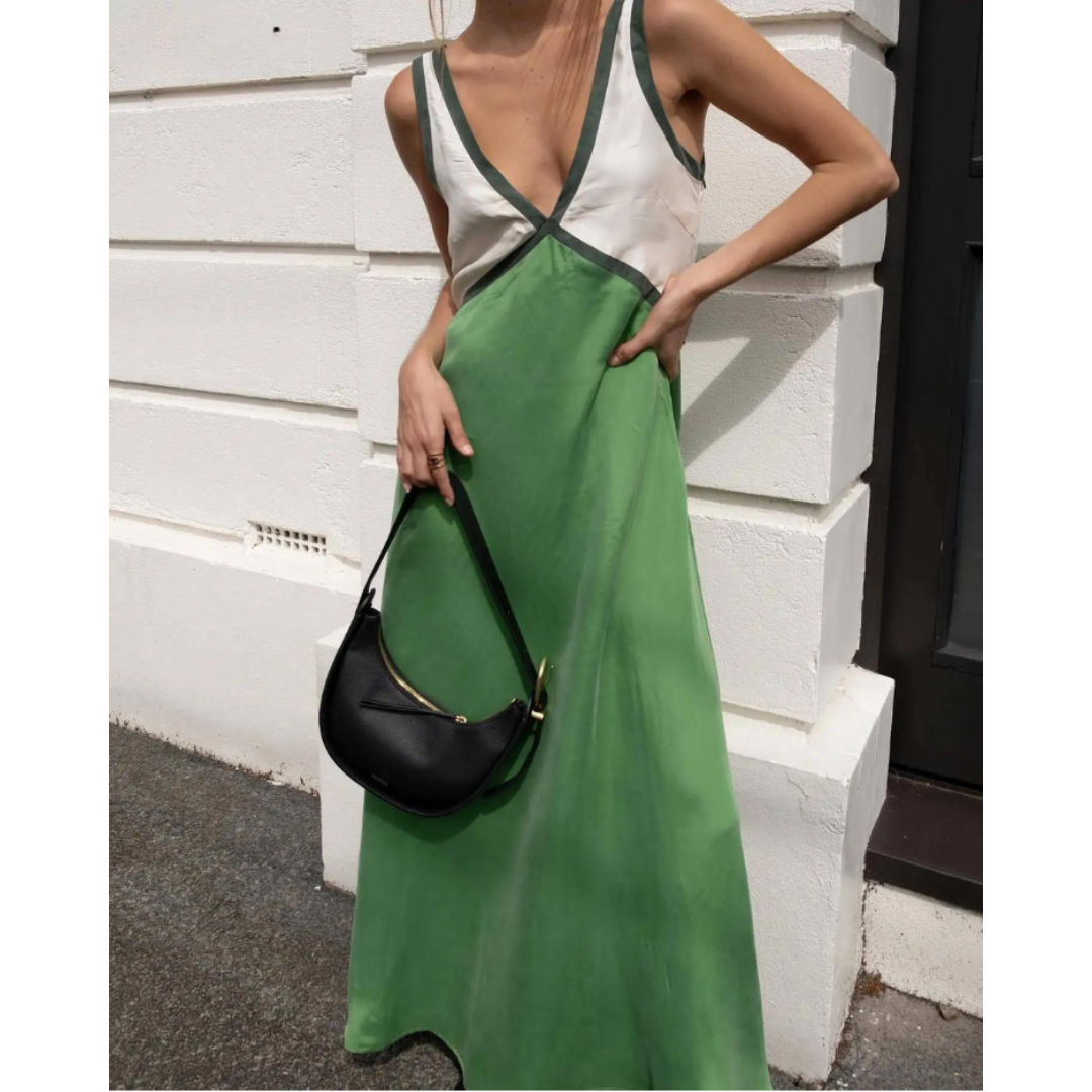 Effortlessly Elegant Dress with a Timeless Design