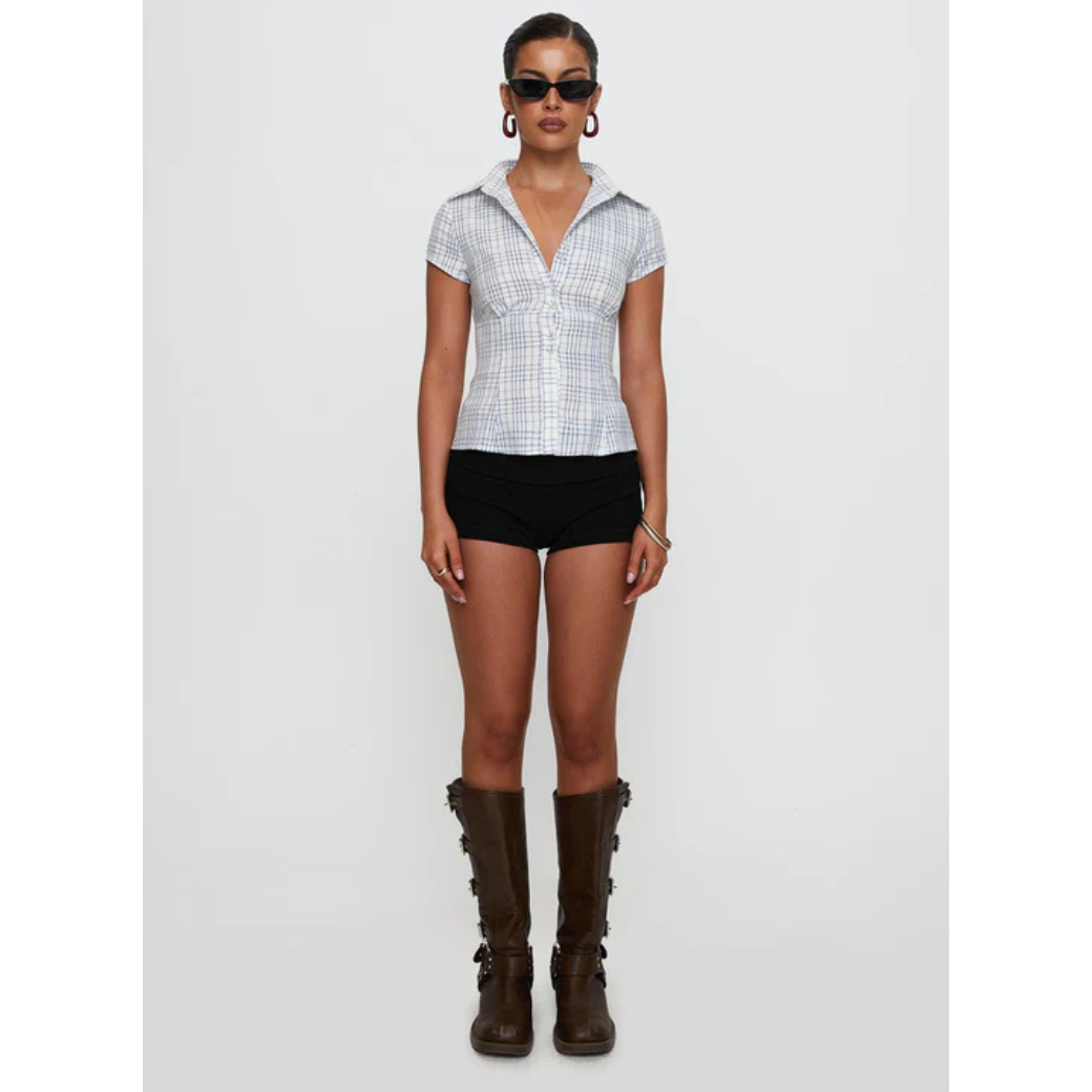 Effortlessly Elegant Shirt with a Timeless Design