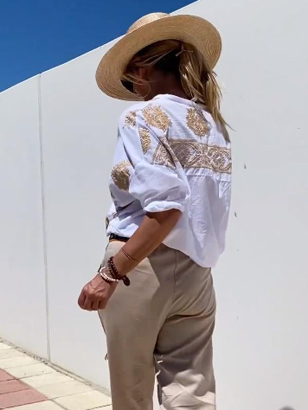 Effortlessly Elegant Blouse with a Timeless Design