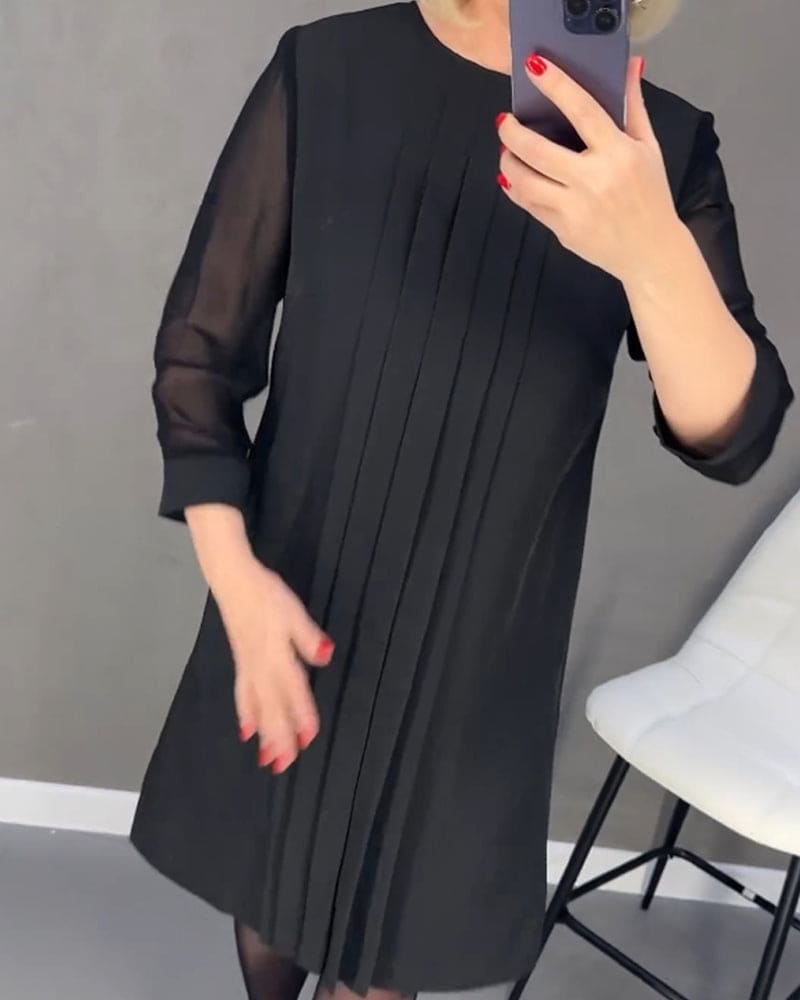 Classic Vintage Dress with a Flattering Fit