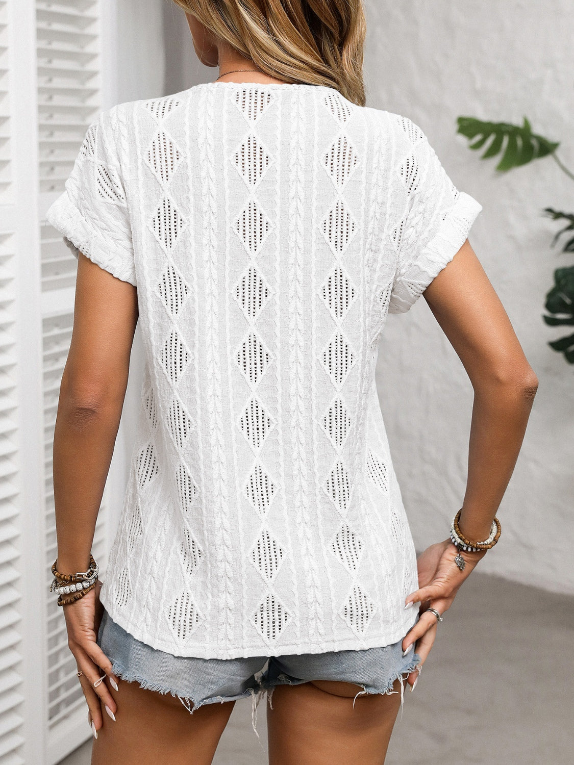 Well Tailored T-Shirt with a Graceful Silhouette