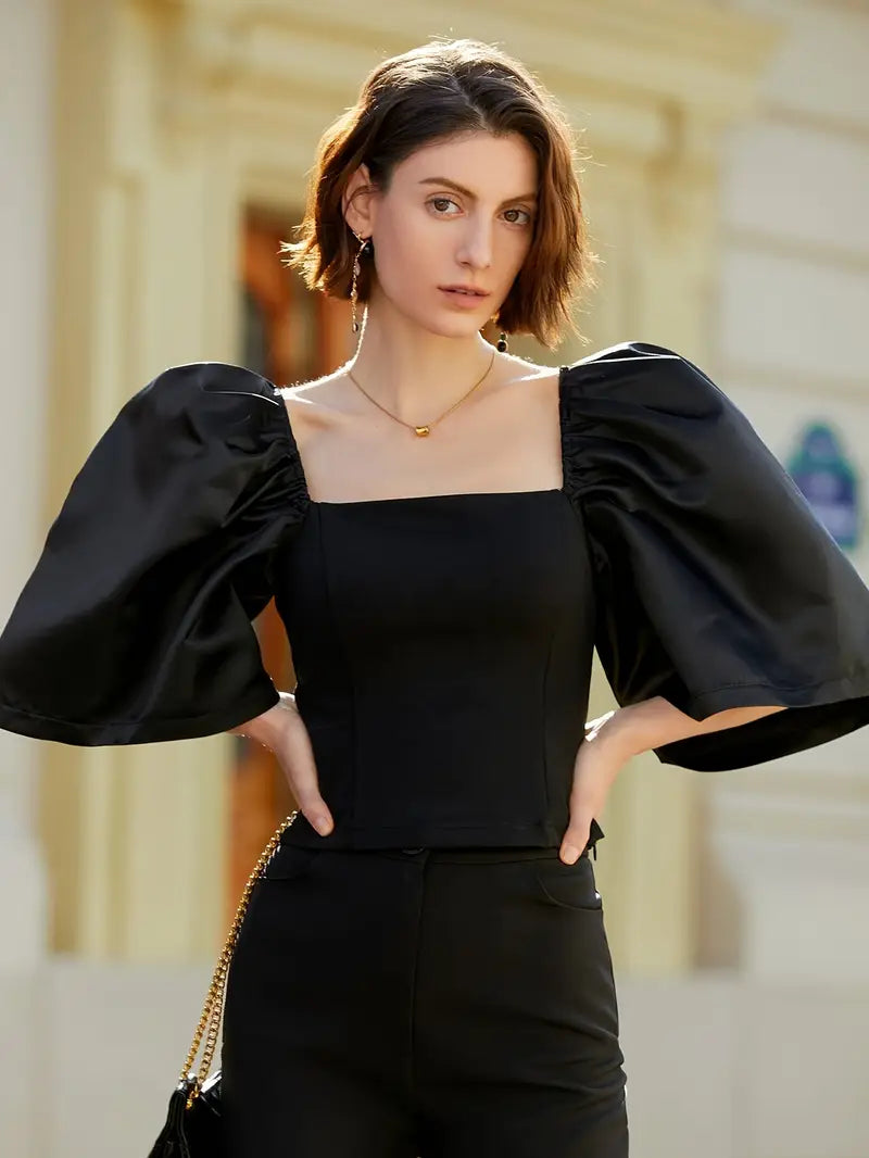 Well Tailored Blouse with a Graceful Silhouette
