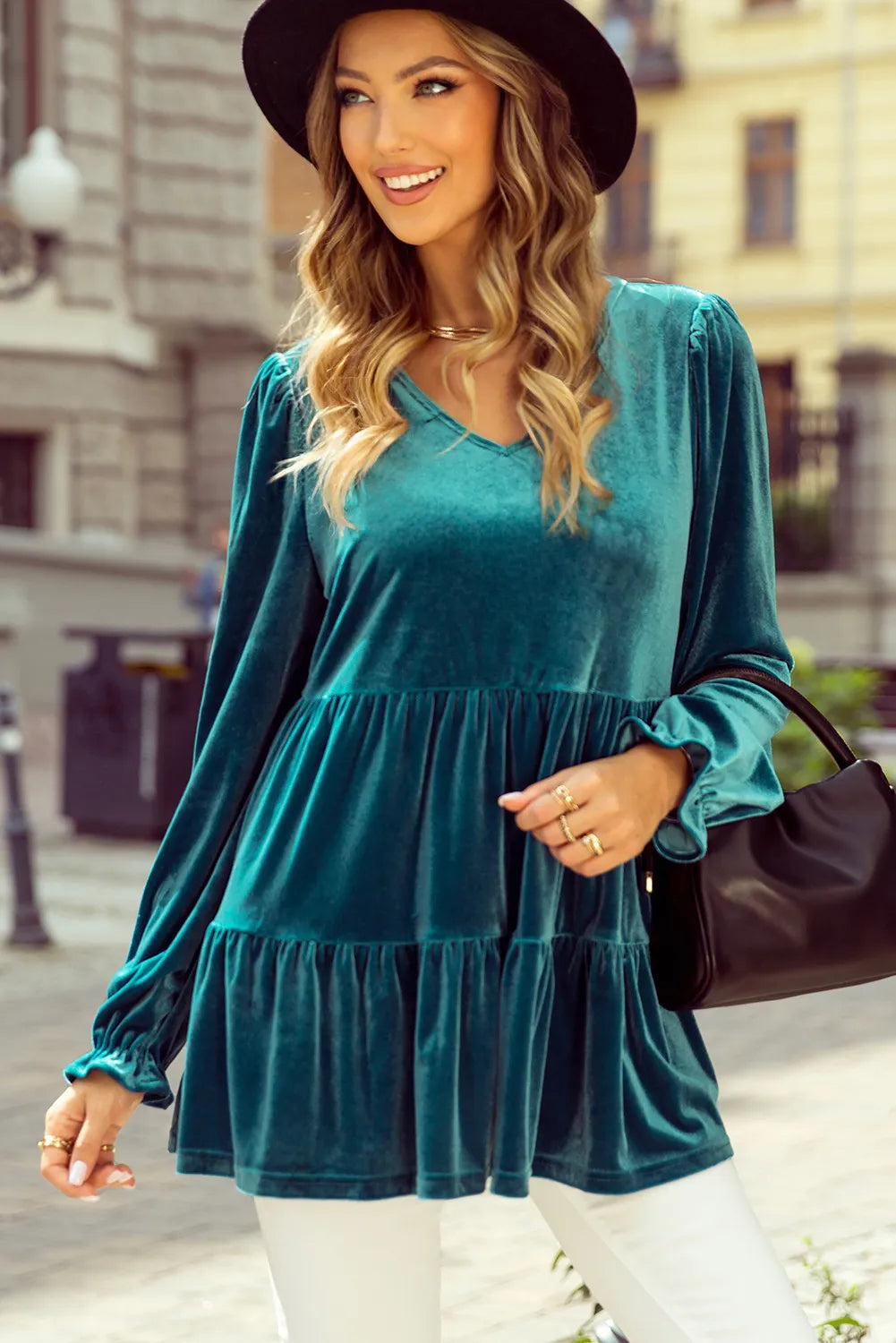 Effortlessly Elegant Blouse with a Timeless Design