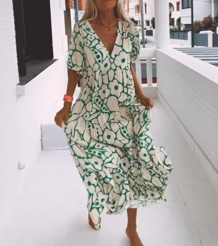 Well Tailored Dress with a Graceful Silhouette