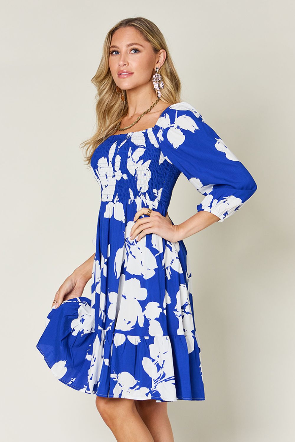Effortlessly Elegant Dress with a Timeless Design