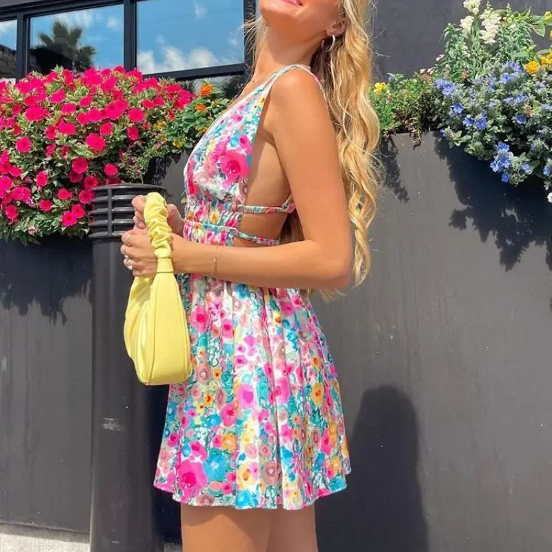 Classic Vintage Dress with a Flattering Fit