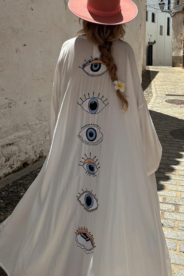Beautifully Finished Dress in a Timeless Design
