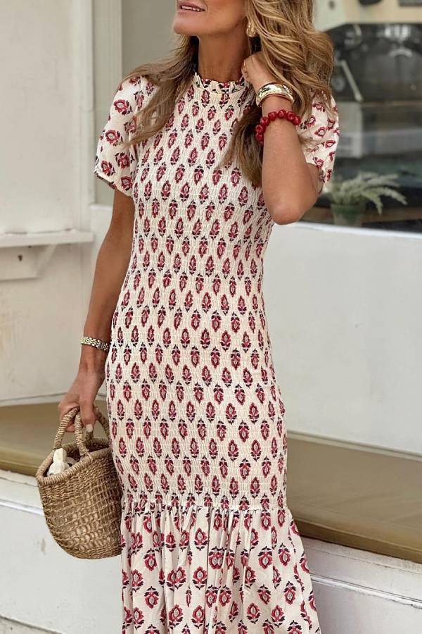 Well Tailored Dress with a Graceful Silhouette