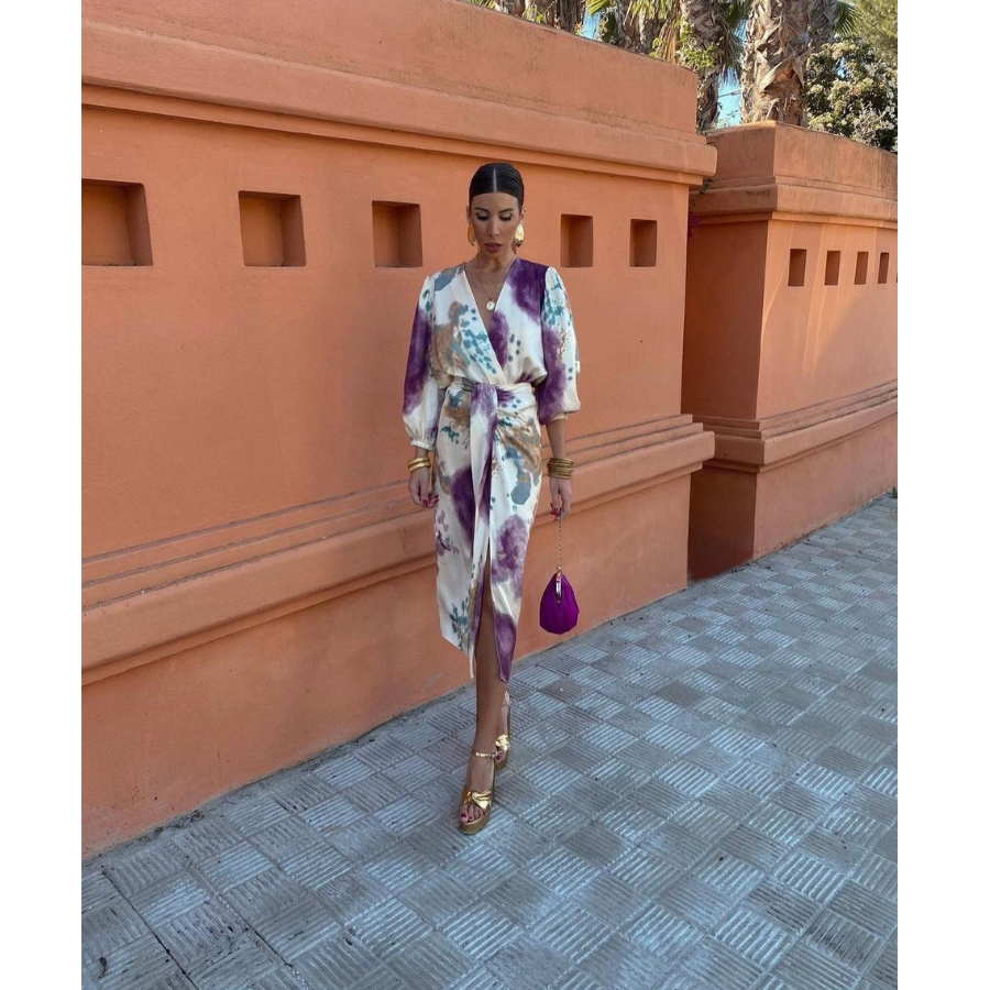 Beautifully Finished Dress in a Timeless Design