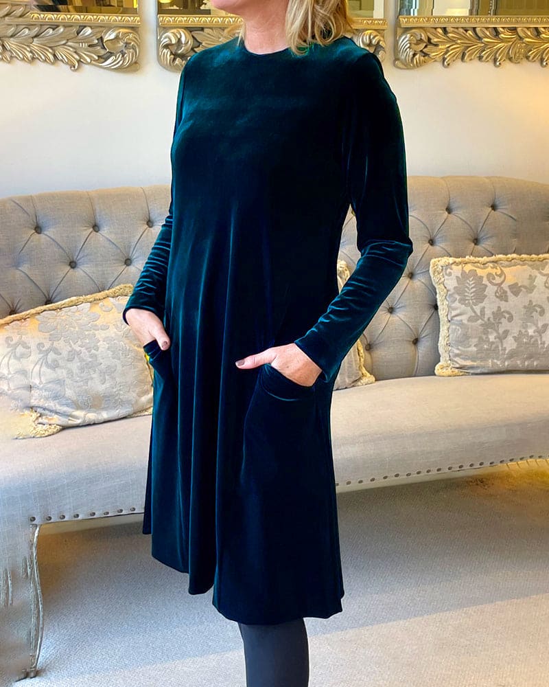 Effortlessly Elegant Dress with a Timeless Design