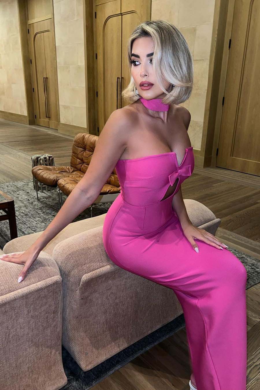 Beautifully Finished Dress in a Timeless Design
